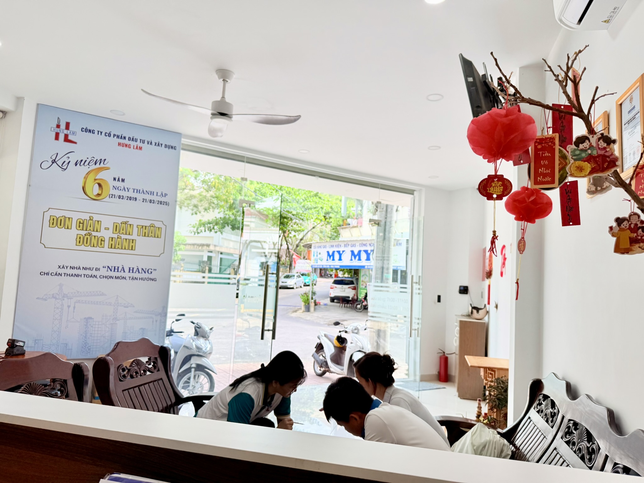 Tư vấn thiết kế tại văn phòng xây dựng hưng lâm