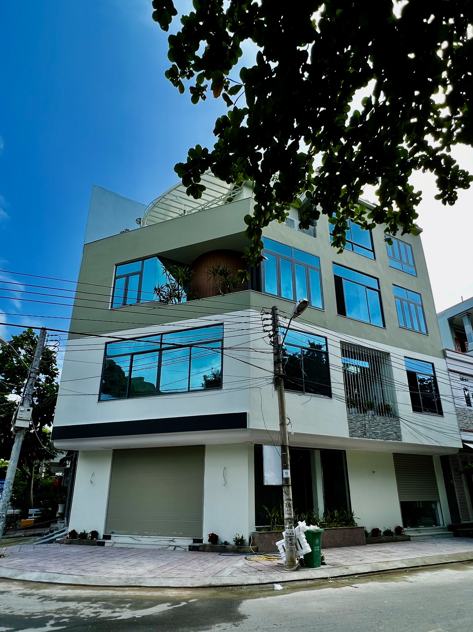 Hinh-anh-mat-tien-van-phong-hung-lam